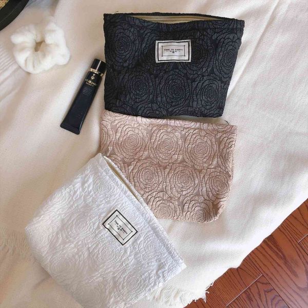 large women floral cosmetic canvas bags waterproof zipper make up travel washing makeup organizer beauty case
large women floral cosmetic canvas bags waterproof zipper make up travel washing makeup organizer beauty case