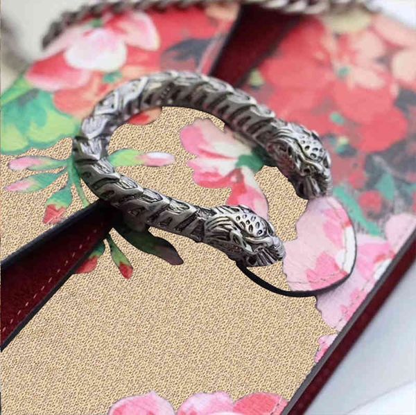 2021 flower messenger bag luxury designer brand fashion classic lady chain shoulder handbag various sizes with boxes
2021 flower messenger bag luxury designer brand fashion classic lady chain shoulder handbag various sizes with boxes