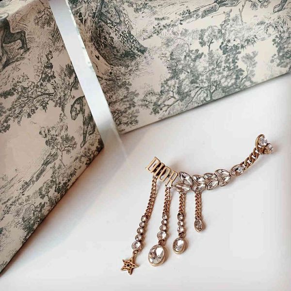 chandeliers earrings d home / dijia 2021 red letter star with drill ear hanging high version material, Silver
chandeliers earrings d home / dijia 2021 red letter star with drill ear hanging high version material, Silver