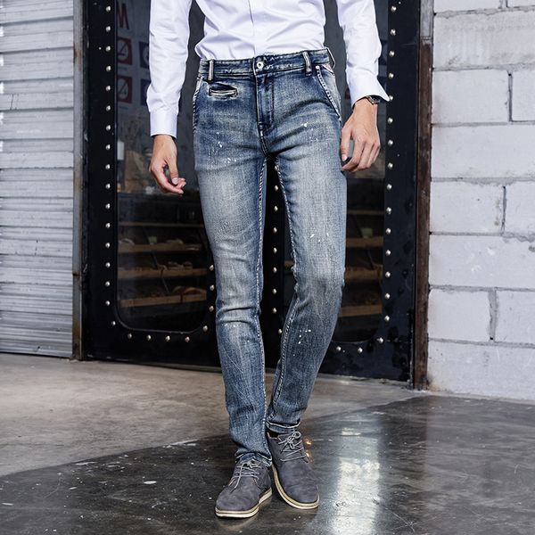 2021 new italian style fashion men retro blue elastic slim fit paint designer jeans streetwear hip hop pants hombre jycs
2021 new italian style fashion men retro blue elastic slim fit paint designer jeans streetwear hip hop pants hombre jycs