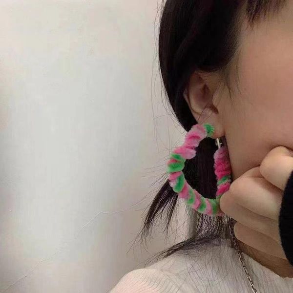 hoop & huggie autumn and winter niche design sense rose pink green contrast plush love earrings temperament peach heart, Golden;silver
hoop & huggie autumn and winter niche design sense rose pink green contrast plush love earrings temperament peach heart, Golden;silver