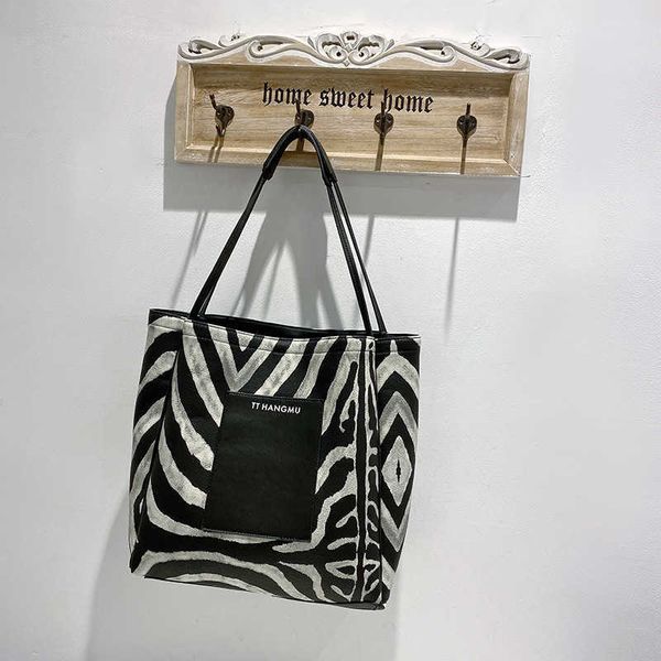 handbag women's black and white stripe large capacity tote bag 2021 fashion three piece set leisure armpit
handbag women's black and white stripe large capacity tote bag 2021 fashion three piece set leisure armpit