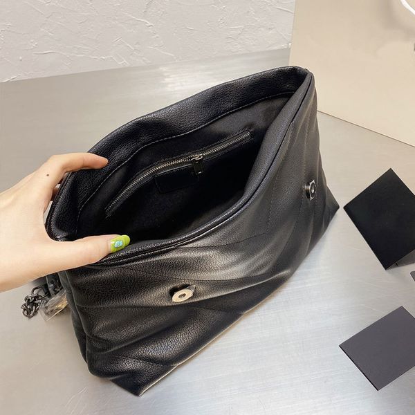 single shoulder underarm sliver chain bag ladies stripes flap classic oil wax scratch wrinkle road black leather handbag
single shoulder underarm sliver chain bag ladies stripes flap classic oil wax scratch wrinkle road black leather handbag