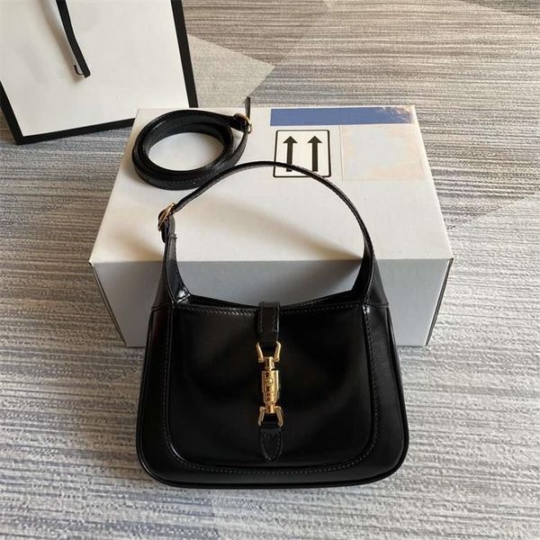2021 new white leather square bag classic fashion temperament lady's one-shoulder handbag armpit bag solid color
2021 new white leather square bag classic fashion temperament lady's one-shoulder handbag armpit bag solid color