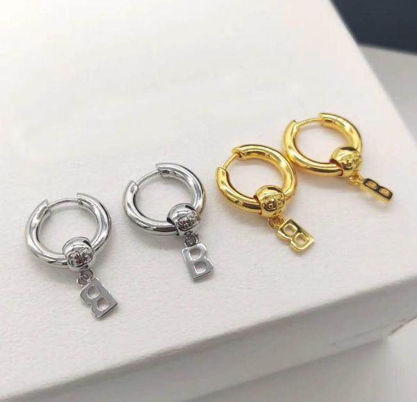 round shape drop earring with words in 18k gold plated and silver color for women party wedding jewelry gift ps4177
round shape drop earring with words in 18k gold plated and silver color for women party wedding jewelry gift ps4177