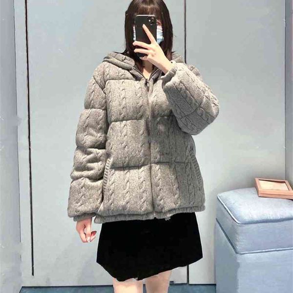 nanyou cattle white duck down autumn and winter new embroidered letter hooded jacket 2021 miu coat, Black
nanyou cattle white duck down autumn and winter new embroidered letter hooded jacket 2021 miu coat, Black