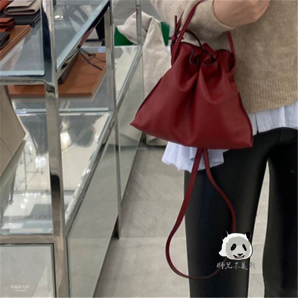 handbag hookloewe / luo yiwei women's flamenco small lucky drawstring bucket one shoulder slant span hand bagluggage tag
handbag hookloewe / luo yiwei women's flamenco small lucky drawstring bucket one shoulder slant span hand bagluggage tag