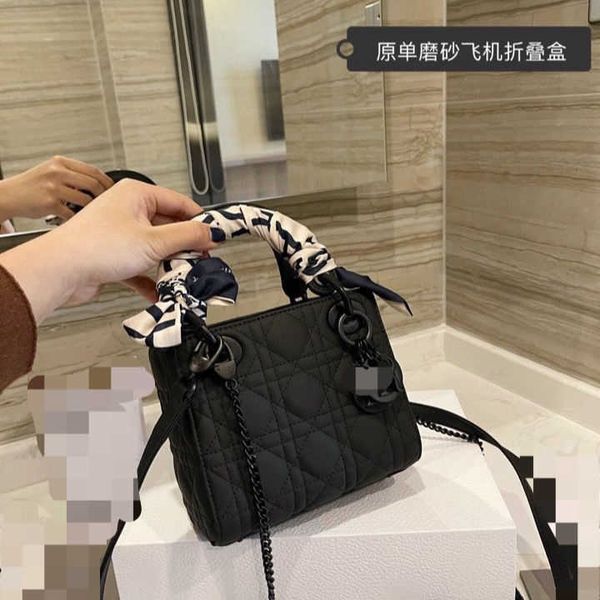 2021 new princess hand-held messenger with silk scarf friction headcoat leather mini three compartment handbag zly
2021 new princess hand-held messenger with silk scarf friction headcoat leather mini three compartment handbag zly