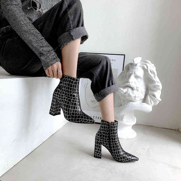 dress shoes winter quality snake ankle boots for women pointed toe high heels simple zipper fashion shoes woman spring 32-43 8xtz, Black 
dress shoes winter quality snake ankle boots for women pointed toe high heels simple zipper fashion shoes woman spring 32-43 8xtz, Black