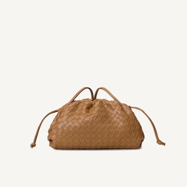 lian woven clouds bag women's leather shoulder bags minimalist 2020 new fashion mini clutch bags soft dumplings brand design bag spot
lian woven clouds bag women's leather shoulder bags minimalist 2020 new fashion mini clutch bags soft dumplings brand design bag spot