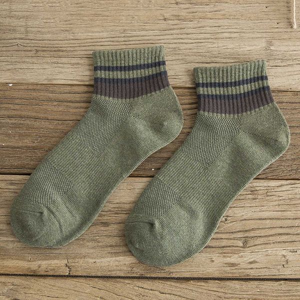 1 pair of gentlemen herfst en winter breathing casual sport antislip streep student mid tank socks, Black
1 pair of gentlemen herfst en winter breathing casual sport antislip streep student mid tank socks, Black