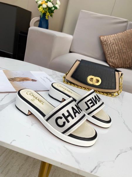 2021 summer fashion sandals women summer designer sandals slipper indoor outdoor flip-flops beach luxury female slippers, Black
2021 summer fashion sandals women summer designer sandals slipper indoor outdoor flip-flops beach luxury female slippers, Black