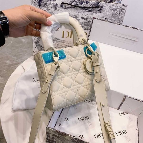 d di ce 2021 casual and fashionable hand-held slung princess bag one shoulder leather for women bags factory
d di ce 2021 casual and fashionable hand-held slung princess bag one shoulder leather for women bags factory