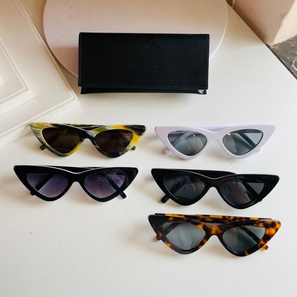 designer women sunglasses with box size 53-16-145 visor 5 colors, White;black
designer women sunglasses with box size 53-16-145 visor 5 colors, White;black