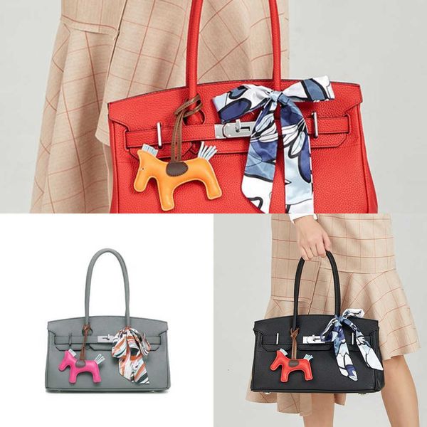 designer luxury bag design palm shoulder one fashion messenger bag women's portable litchi pattern real women's leather handbag, Red;black
designer luxury bag design palm shoulder one fashion messenger bag women's portable litchi pattern real women's leather handbag, Red;black