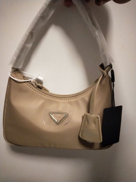 fashion bags re edition 2000 tote nylon leather shoulder bag luxury designer women's handbag
fashion bags re edition 2000 tote nylon leather shoulder bag luxury designer women's handbag