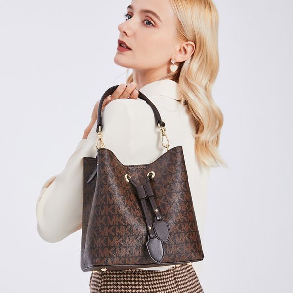 fashion mknk bag purchasing female trend new all-match bucket large-capacity one-shoulder brand 2021 messenger febwr
fashion mknk bag purchasing female trend new all-match bucket large-capacity one-shoulder brand 2021 messenger febwr