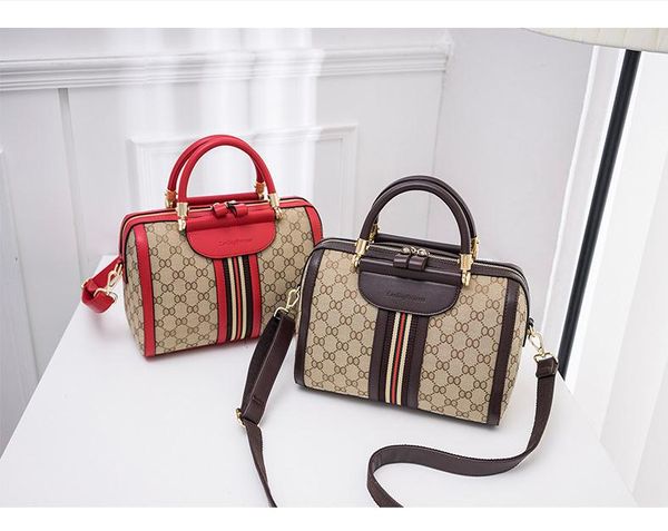 womens luxurys designers bags european and american college style messenger crossbody women wallet fashion handbag purse tote bag
womens luxurys designers bags european and american college style messenger crossbody women wallet fashion handbag purse tote bag