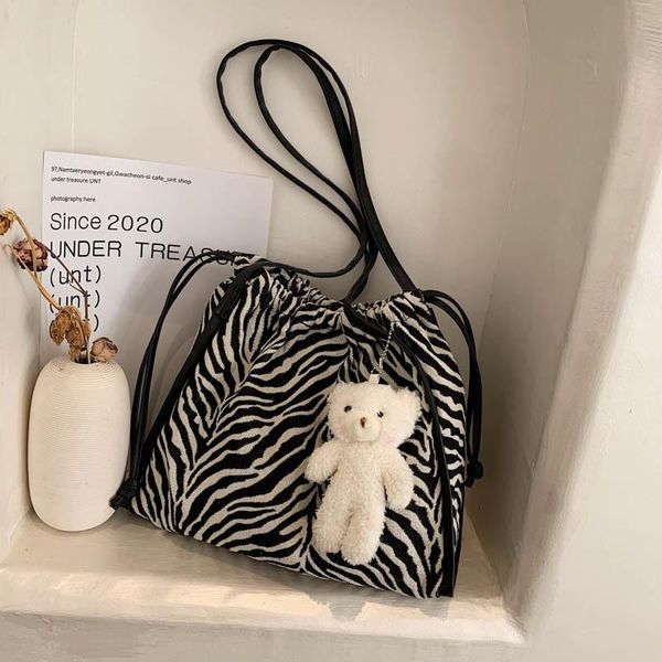 zebra stripe bag 2021 woman canvas spring new large leopard print single shoulder tote bags
zebra stripe bag 2021 woman canvas spring new large leopard print single shoulder tote bags