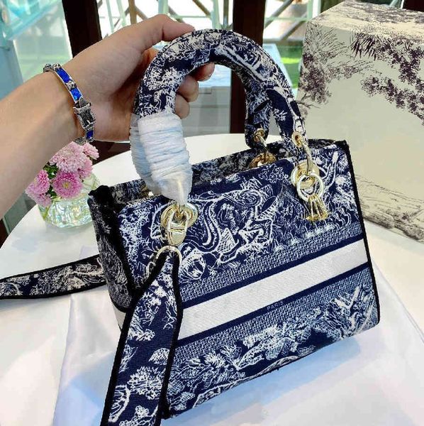 21ss women's cross body bags designer handbag with classic lettered diagonal crossover shoulder bag women wallet
21ss women's cross body bags designer handbag with classic lettered diagonal crossover shoulder bag women wallet