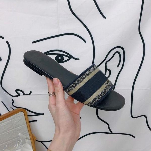 2021 new luxury designer leather lady sandals summer flat slippers fashion print beach woman's big head rainbow alphabet with box, Black
2021 new luxury designer leather lady sandals summer flat slippers fashion print beach woman's big head rainbow alphabet with box, Black