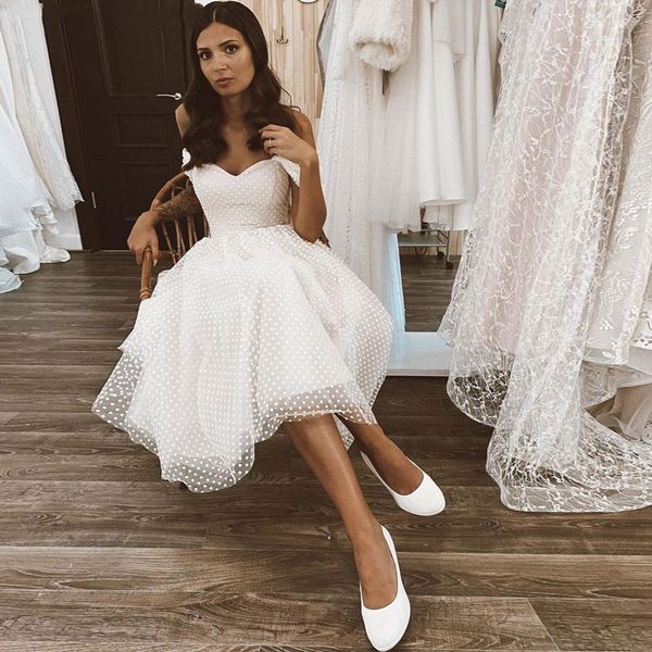 2021 short wedding dresses a line point tulle off the shouder knee length lovely outdoor bridal gowns robe de soiree bride plus size, White
2021 short wedding dresses a line point tulle off the shouder knee length lovely outdoor bridal gowns robe de soiree bride plus size, White