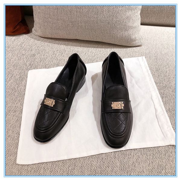 2021ss selling high-end women shoes fashion trend metal chain decoration wide flat delicate shoes black true leather lady dress slippers bus
2021ss selling high-end women shoes fashion trend metal chain decoration wide flat delicate shoes black true leather lady dress slippers bus