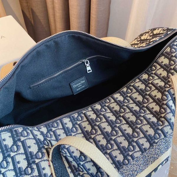 luxury brand 2021 fashion trend versatile embroidery large capacity leisure one shoulder messenger bag
luxury brand 2021 fashion trend versatile embroidery large capacity leisure one shoulder messenger bag