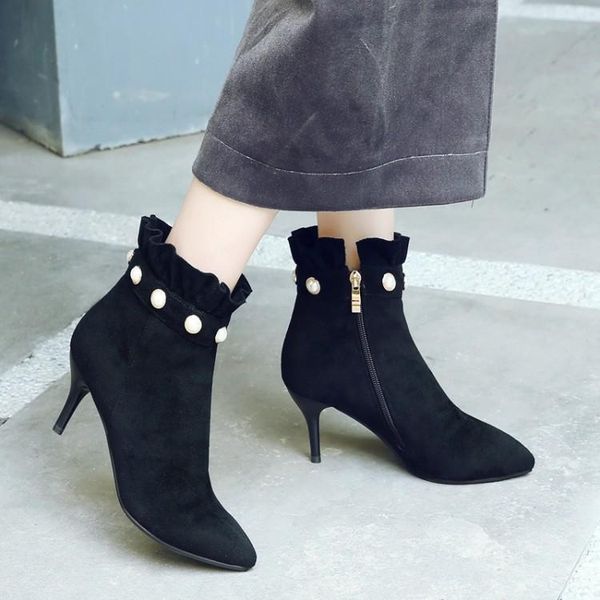 boots oversized 11 pearl pleated with pointed solid color and fine heel zipper, Black
boots oversized 11 pearl pleated with pointed solid color and fine heel zipper, Black