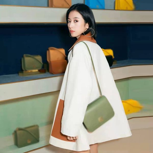 luxury women's short coatstar zhou yutong's same solid color coat women's 2021 temperament loose lapel double breasted windbr, Black;brown
luxury women's short coatstar zhou yutong's same solid color coat women's 2021 temperament loose lapel double breasted windbr, Black;brown