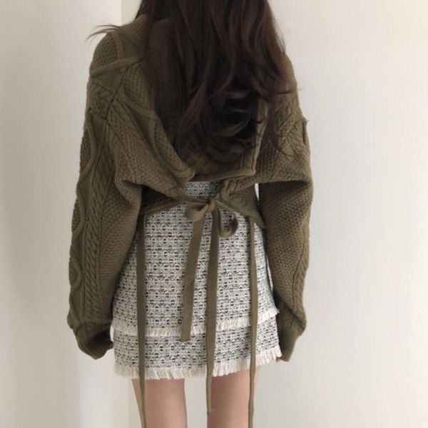 2021 new autumn winter crop sweater women loose korean v neck short pullover ladies back bandage knitted vintage pull sweaters xom8, White;black
2021 new autumn winter crop sweater women loose korean v neck short pullover ladies back bandage knitted vintage pull sweaters xom8, White;black
