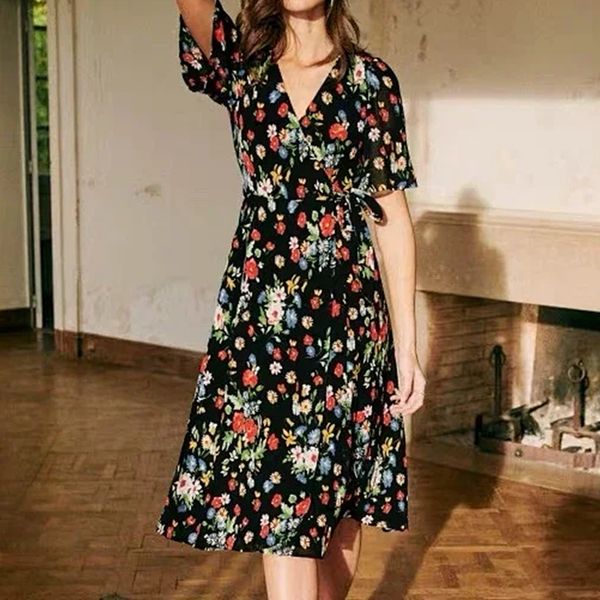2021 new courtney wrap midi women summer short sleeve v neck printed chic es silk vintage casual sahu, Black;gray
2021 new courtney wrap midi women summer short sleeve v neck printed chic es silk vintage casual sahu, Black;gray