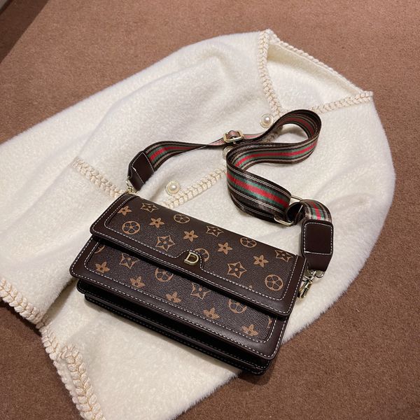 female autumn and winter 2021 new fashion western style broadband single shoulder messenger bag old flower small square bag
female autumn and winter 2021 new fashion western style broadband single shoulder messenger bag old flower small square bag