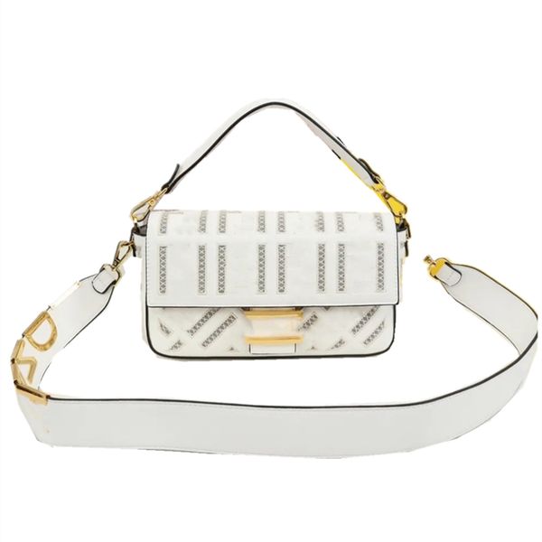 the new handbag in early spring can be carried on bag shoulder back or messenger which is simple and fashionable
the new handbag in early spring can be carried on bag shoulder back or messenger which is simple and fashionable