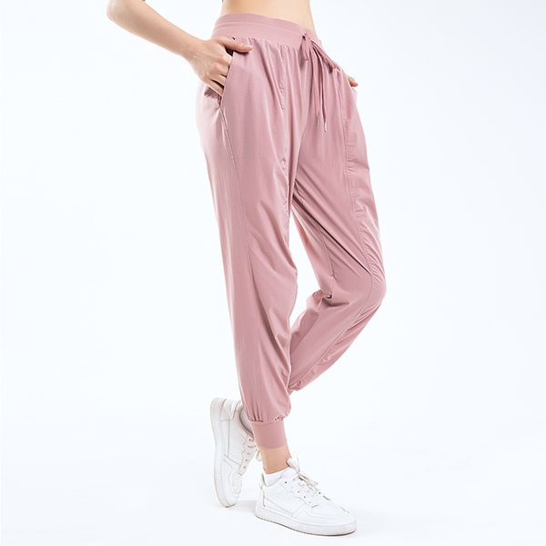 2021 summer yoga sports women's loose running yoga fitns quick drying nine point pocket casual leggings, Black;white
2021 summer yoga sports women's loose running yoga fitns quick drying nine point pocket casual leggings, Black;white