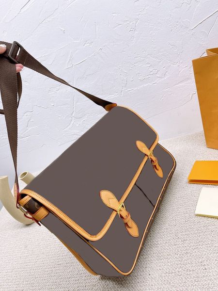 luxury man woman's girl shoulder bag street handbags shopping briefcase print solid color classic fashion hot
luxury man woman's girl shoulder bag street handbags shopping briefcase print solid color classic fashion hot