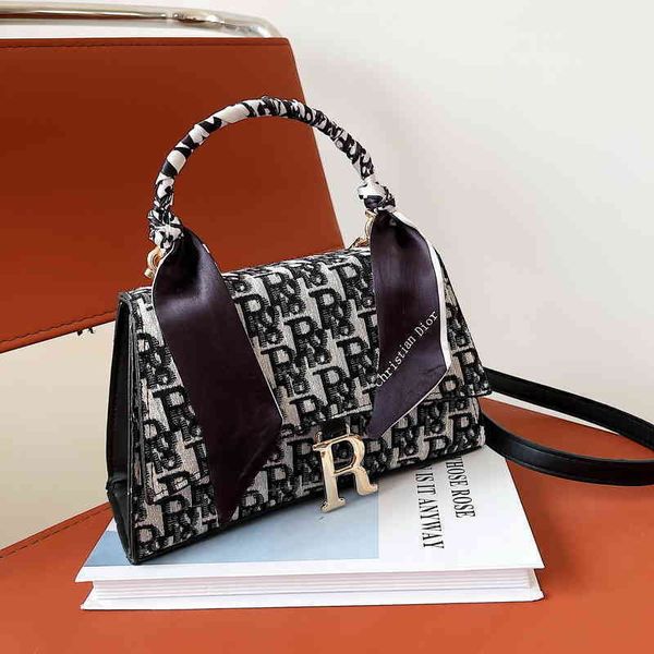 2022 latest luggage factory wholesale small female ins red canvas embroidered single shoulder messenger bag fashionable portable small squar
2022 latest luggage factory wholesale small female ins red canvas embroidered single shoulder messenger bag fashionable portable small squar