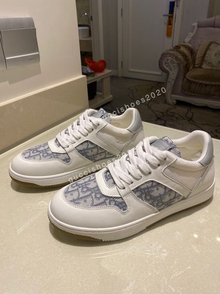 2022 designer shoes sneakers mens sneaker technical canvas leather women casual shoe luxurys trainers size35-46, Black;red
2022 designer shoes sneakers mens sneaker technical canvas leather women casual shoe luxurys trainers size35-46, Black;red
