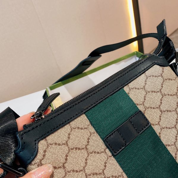 luxurys designeres bags men bag shoulder bags handbag famous brand high quanlity specially designed for men two sizes to
luxurys designeres bags men bag shoulder bags handbag famous brand high quanlity specially designed for men two sizes to