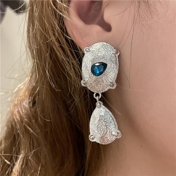 stud ins style trendy earrings niche design spray paint lava surface color zircon dislocation women, Golden;silver
stud ins style trendy earrings niche design spray paint lava surface color zircon dislocation women, Golden;silver
