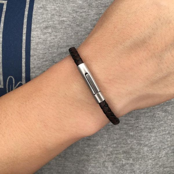 charm bracelets creative simple black-brown handmade leather cord bracelet men fashion stainless steel magnetic clasp 7-ph522, Golden;silver
charm bracelets creative simple black-brown handmade leather cord bracelet men fashion stainless steel magnetic clasp 7-ph522, Golden;silver