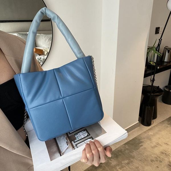 shoulder bags 2021 portable bucket tote women's handbag leather padded cotton metal chainwarm in winter fashion trendy leisure
shoulder bags 2021 portable bucket tote women's handbag leather padded cotton metal chainwarm in winter fashion trendy leisure