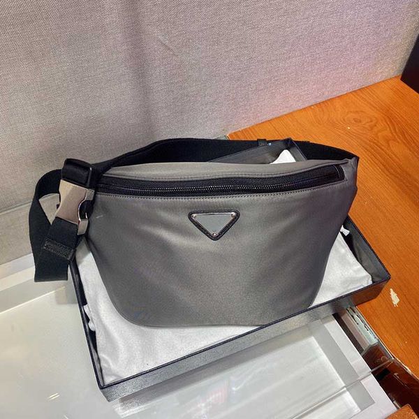 2033 fashion limited waist bag/chest bags messenger bag designer classic shoulder handbag leather material perfect workmanship
2033 fashion limited waist bag/chest bags messenger bag designer classic shoulder handbag leather material perfect workmanship