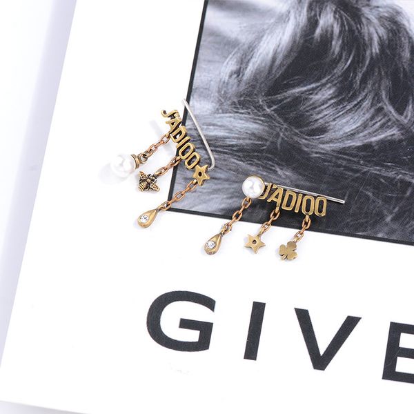 2021 luxury designer jewelry bee pearl zircon alphabet asymmetric tassel earrings ear clip female temperament super fairy net red, Silver
2021 luxury designer jewelry bee pearl zircon alphabet asymmetric tassel earrings ear clip female temperament super fairy net red, Silver
