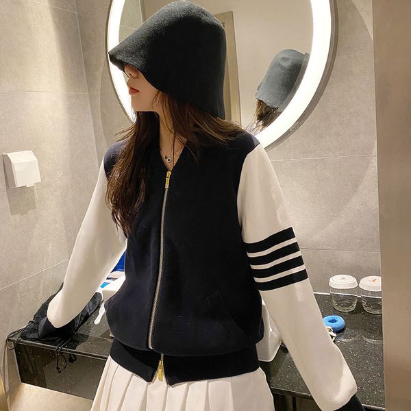 2020 spring new korean sports jacket women's college style small v-neck zipper four bar baseball jacket, White
2020 spring new korean sports jacket women's college style small v-neck zipper four bar baseball jacket, White