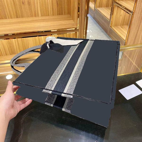 2021 female fashionable Book Tote classic monogram shopping bag large capacity canvas high quality shoulder bags 41&34cm, Pay the price difference
2021 female fashionable Book Tote classic monogram shopping bag large capacity canvas high quality shoulder bags 41&34cm, Pay the price difference