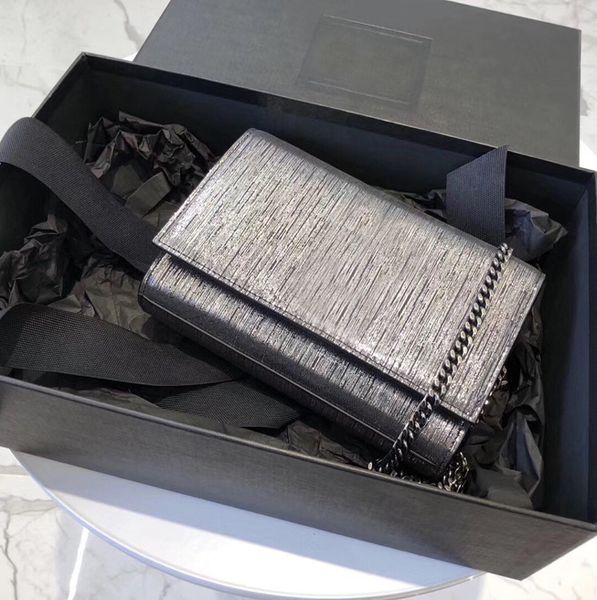 silver line design chain crossbody bag retro hardware women mini flap clutch messenger bags shinny leather handbags 20cm with box wholesale
silver line design chain crossbody bag retro hardware women mini flap clutch messenger bags shinny leather handbags 20cm with box wholesale