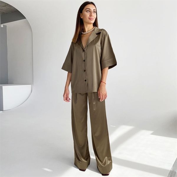 hiloc solid drop sleeves pajama turn-down collar 2 piece set women pajamas with pants spring deep v-neck sleepwear satin 210809, Black;red
hiloc solid drop sleeves pajama turn-down collar 2 piece set women pajamas with pants spring deep v-neck sleepwear satin 210809, Black;red