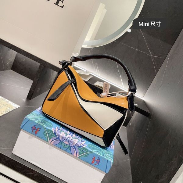 handbag mini geometric bag splicing color contrast hand carry crossbar european and american luxury fashion women's gift box designers
handbag mini geometric bag splicing color contrast hand carry crossbar european and american luxury fashion women's gift box designers