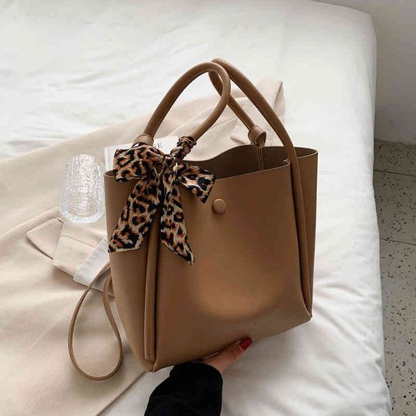 bags handbags this year's popular small female ins minority 2021 single shoulder messenger , versatile portable bucket in autumn and wi, Black;red
bags handbags this year's popular small female ins minority 2021 single shoulder messenger , versatile portable bucket in autumn and wi, Black;red